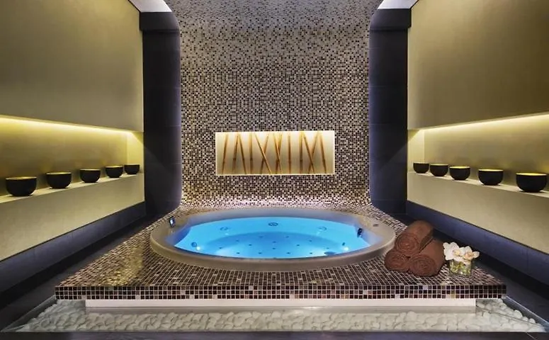 Marco Polo - Chic Studio With Balcony And Spa, Canal Views Dubai Apartment